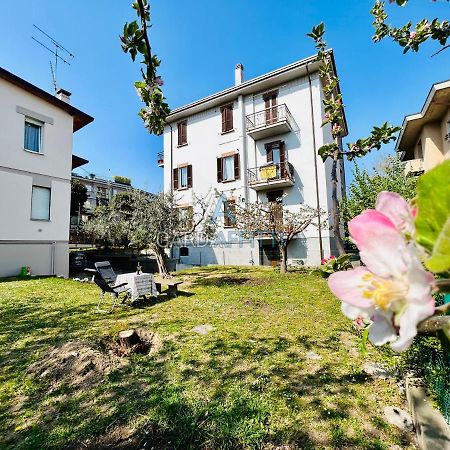 Ares Apartment - Vicino Al Lago Di Garda E Alla Stazione Treno Дезенцано-дель-Гарда Экстерьер фото