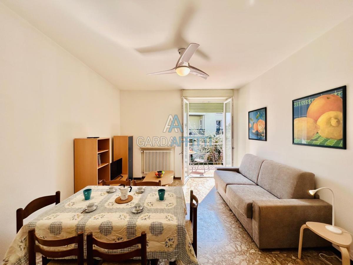 Ares Apartment - Vicino Al Lago Di Garda E Alla Stazione Treno Дезенцано-дель-Гарда Экстерьер фото