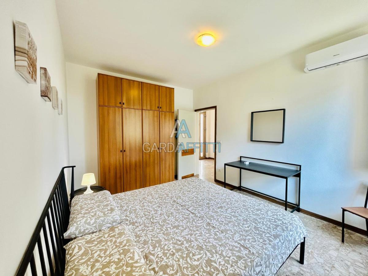 Ares Apartment - Vicino Al Lago Di Garda E Alla Stazione Treno Дезенцано-дель-Гарда Экстерьер фото
