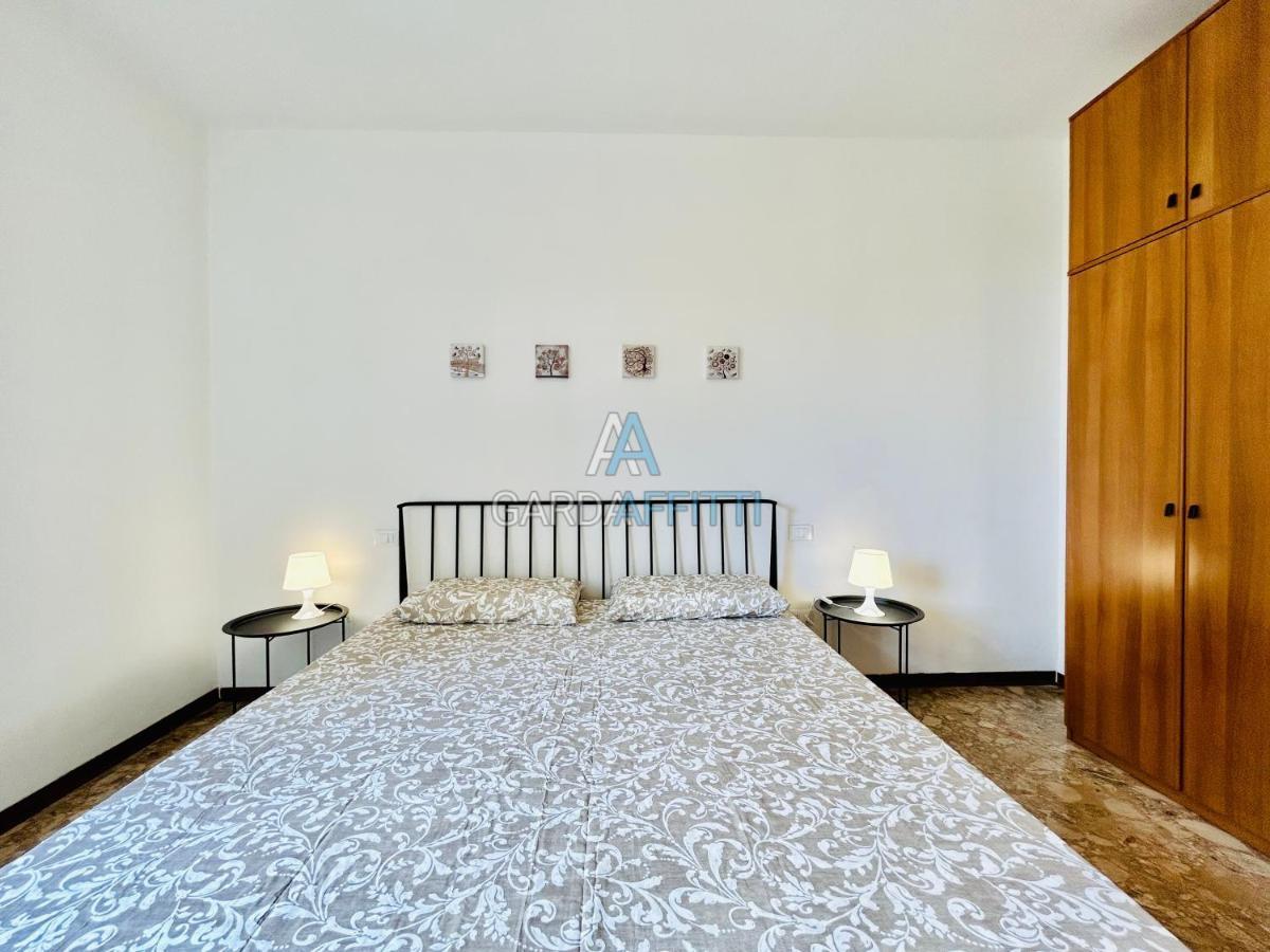 Ares Apartment - Vicino Al Lago Di Garda E Alla Stazione Treno Дезенцано-дель-Гарда Экстерьер фото