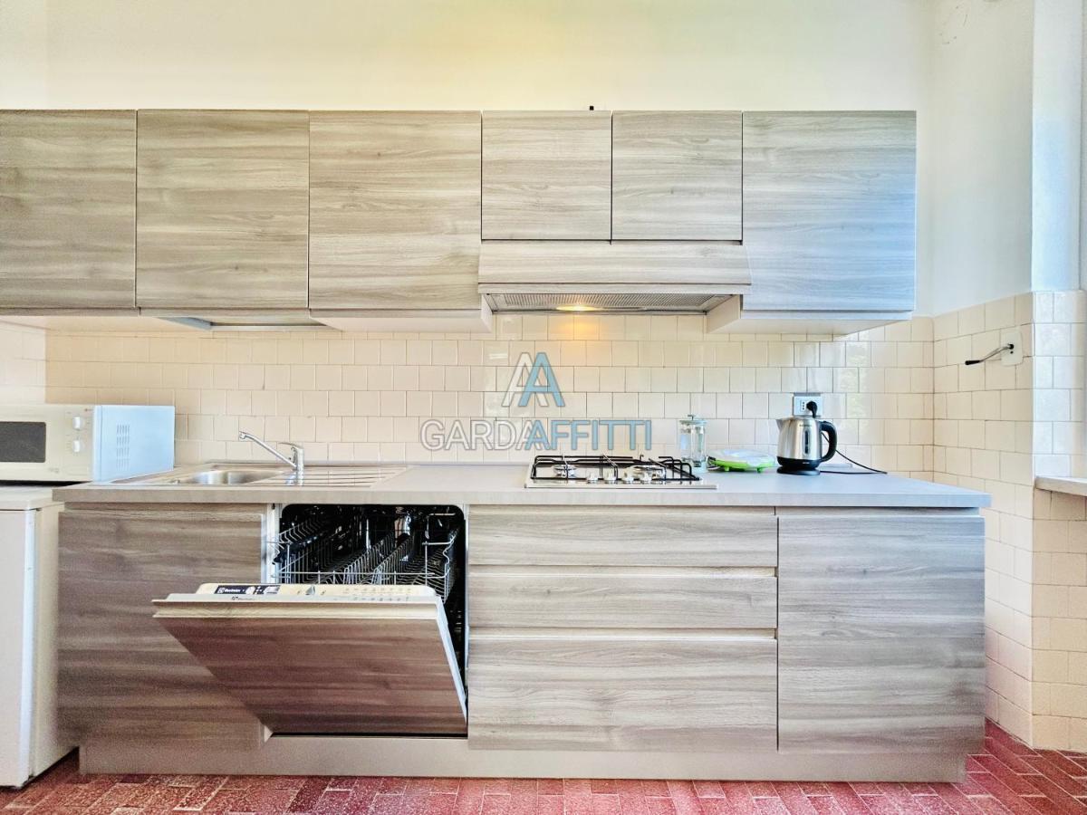 Ares Apartment - Vicino Al Lago Di Garda E Alla Stazione Treno Дезенцано-дель-Гарда Экстерьер фото