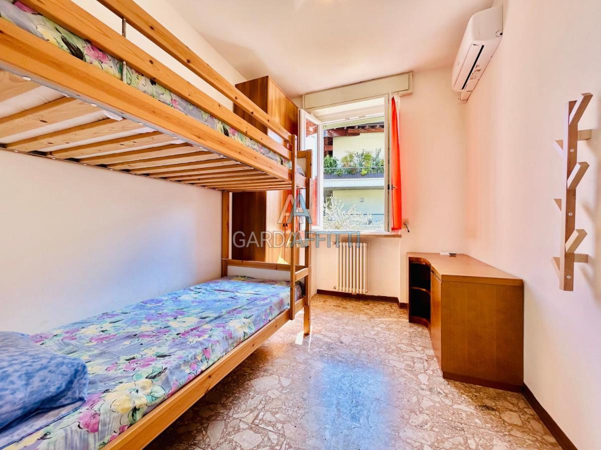Ares Apartment - Vicino Al Lago Di Garda E Alla Stazione Treno Дезенцано-дель-Гарда Экстерьер фото