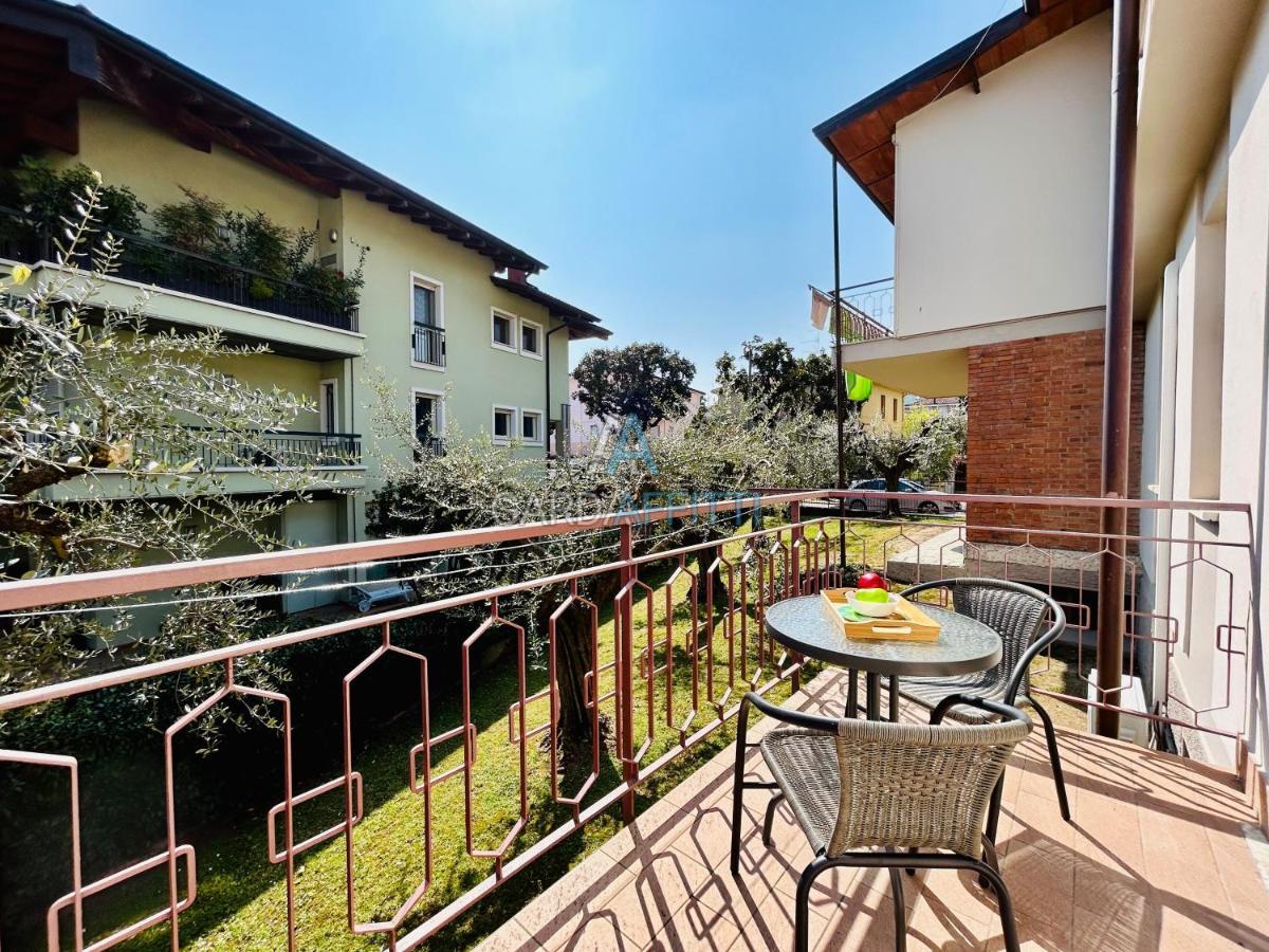 Ares Apartment - Vicino Al Lago Di Garda E Alla Stazione Treno Дезенцано-дель-Гарда Экстерьер фото
