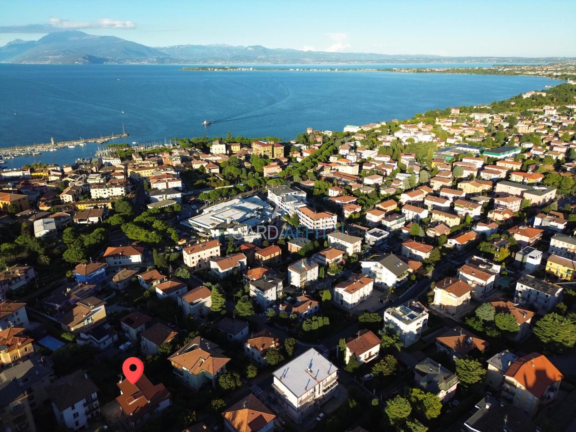 Ares Apartment - Vicino Al Lago Di Garda E Alla Stazione Treno Дезенцано-дель-Гарда Экстерьер фото